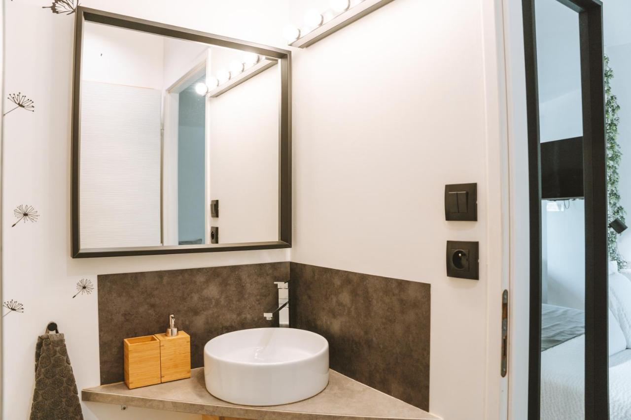 Sky - Gite Meuble & Confort Drome - Ecolodgite Laveyron Exterior photo